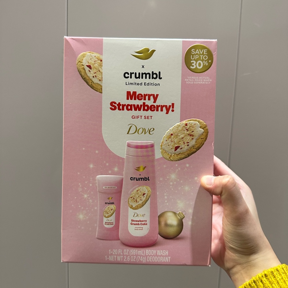🇺🇸 NEW Dove x Crumbl Merry Strawberry Gift Set